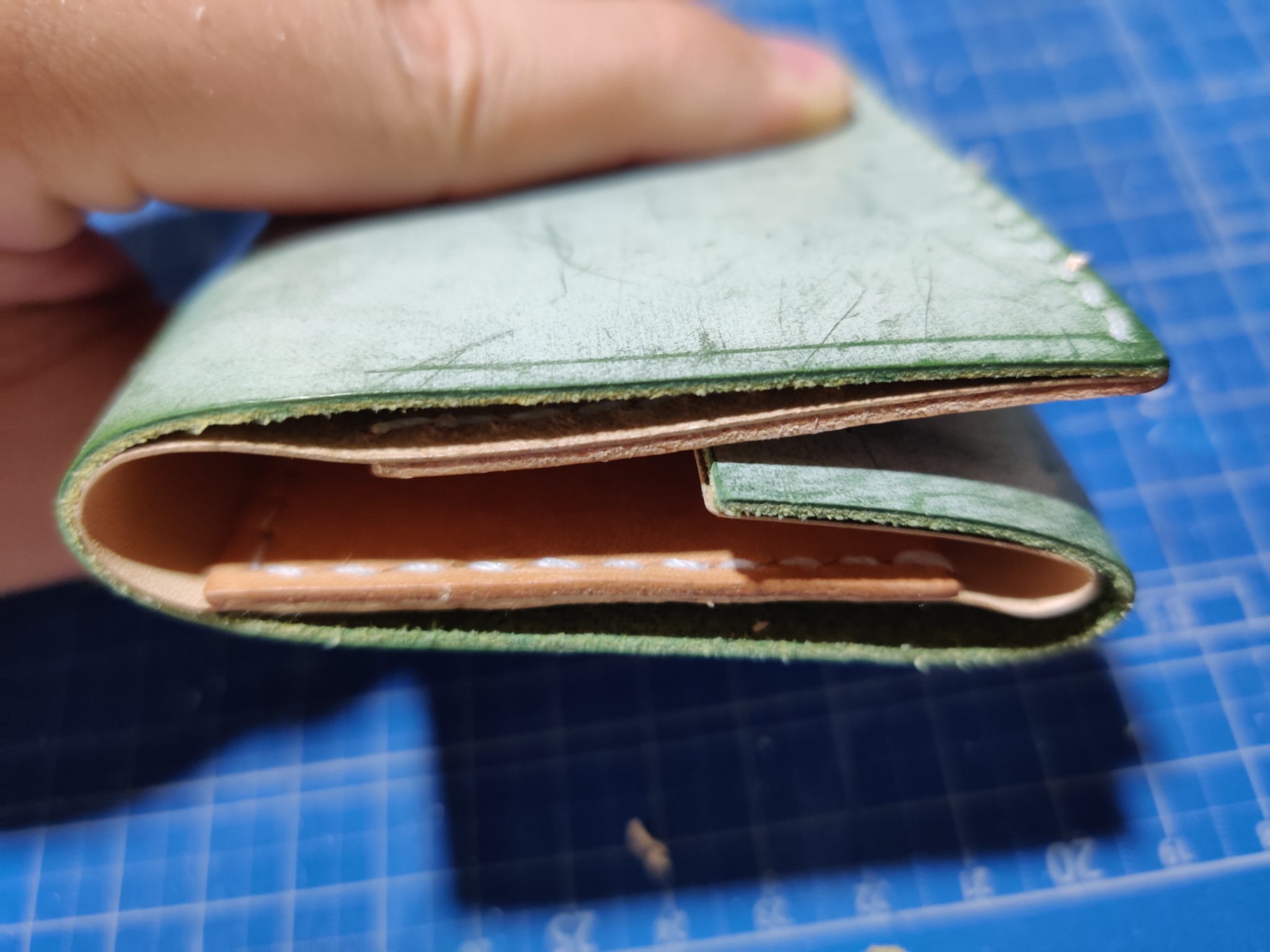【レザークラフト】はぎれでお札が折らずに入るシンプルなミニ財布作ってみた！簡単！ | オヤジの雑記ブログ